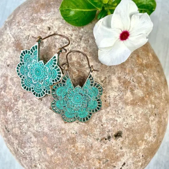 7/$30 Flower Teal Huggies - Picture 4 of 6